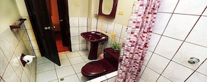 Twin Room, 2 Single Beds | Bathroom | Shower, free toiletries