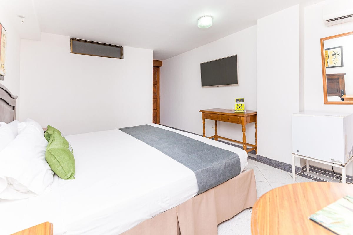 Desk, iron/ironing board, rollaway beds, free WiFi