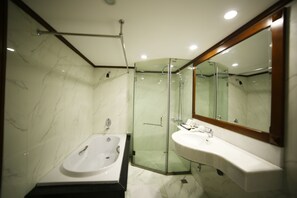 Deluxe Room | Bathroom | Free toiletries, towels - Sunny 3 Hotel Hanoi (Hanoi)