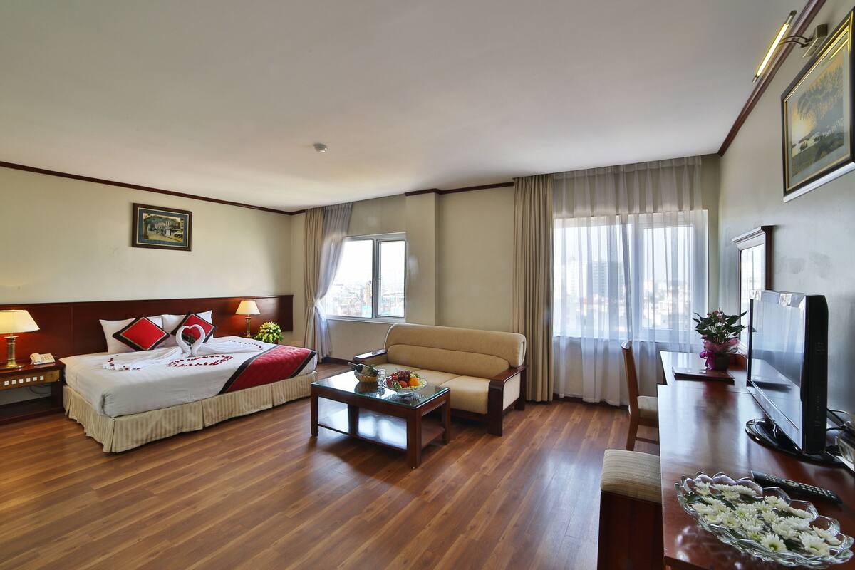 Suite Deluks | Minibar, brankas, meja kerja, dan Wi-Fi gratis