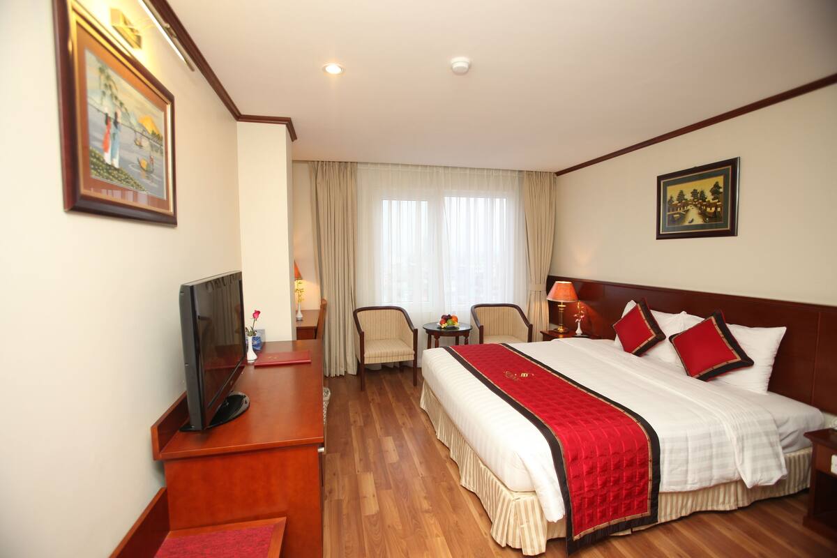 Kamar Eksekutif | Minibar, brankas, meja kerja, dan Wi-Fi gratis