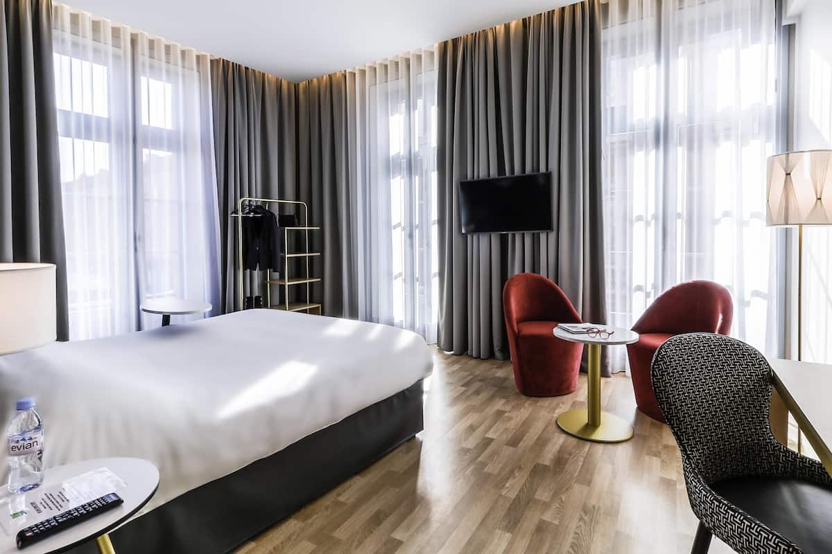 Individually decorated, desk, blackout curtains, soundproofing