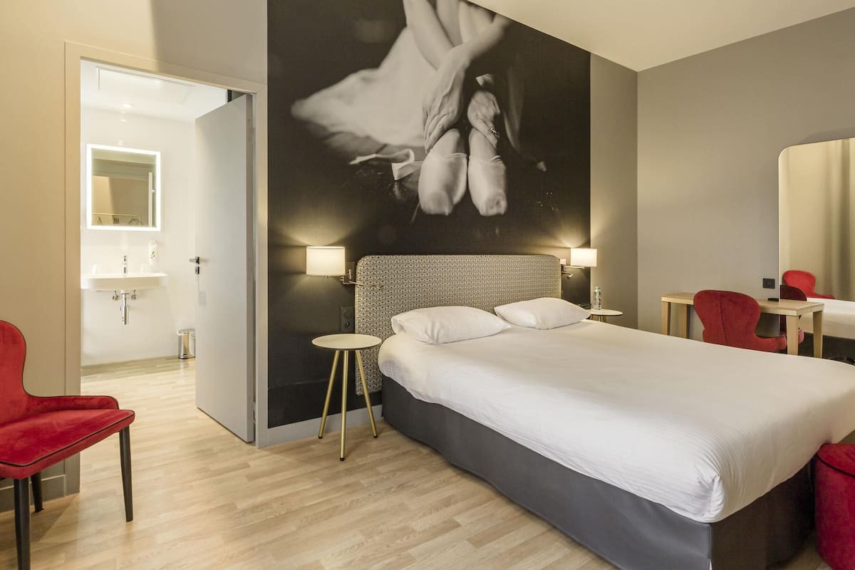 Habitación doble superior, 1 cama doble | Ropa de cama de alta calidad, decoración individual, escritorio