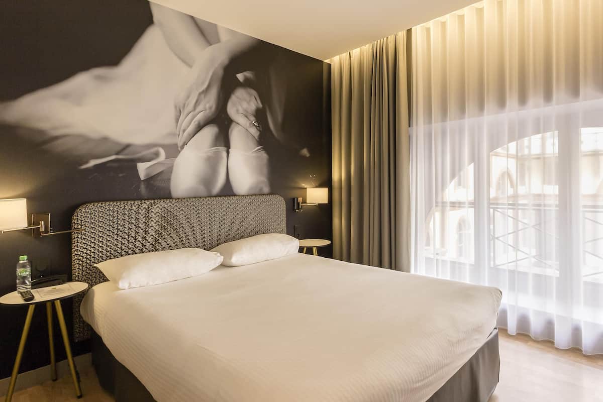 Superior tweepersoonskamer, 1 tweepersoonsbed | Luxe beddengoed, individueel gedecoreerd, een bureau