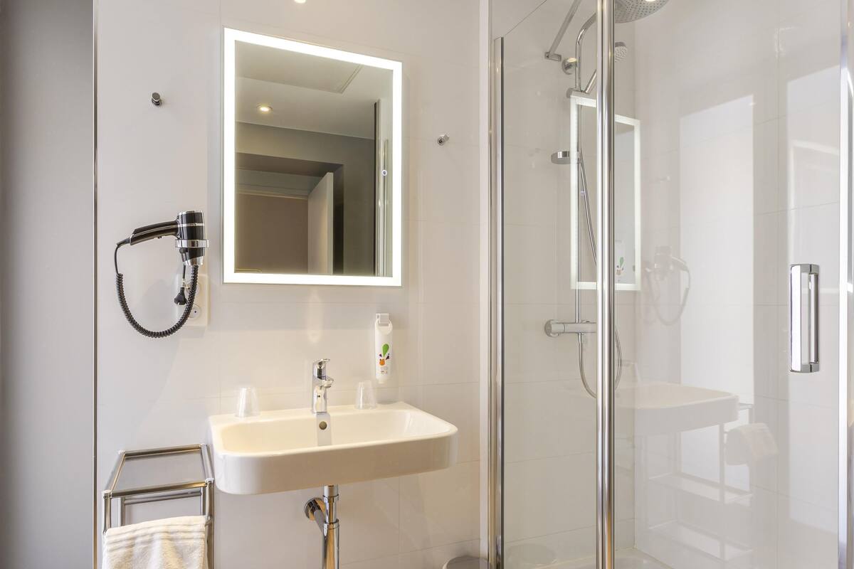 double room (privilege) | premium bedding, individually decorated, desk, blackout curtains