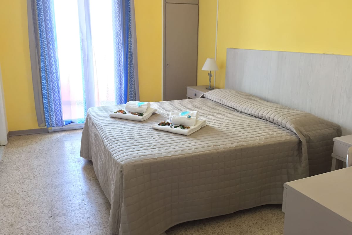 Een bureau, gratis wifi, beddengoed, rolstoeltoegankelijk