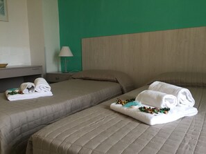 Desk, free WiFi, bed sheets, wheelchair access - Hotel Castelsardo Domus Beach (Castelsardo)