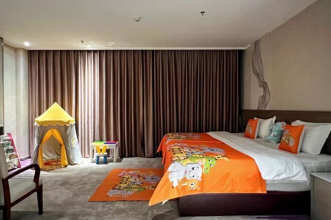 Minibar, Zimmersafe, Wecker