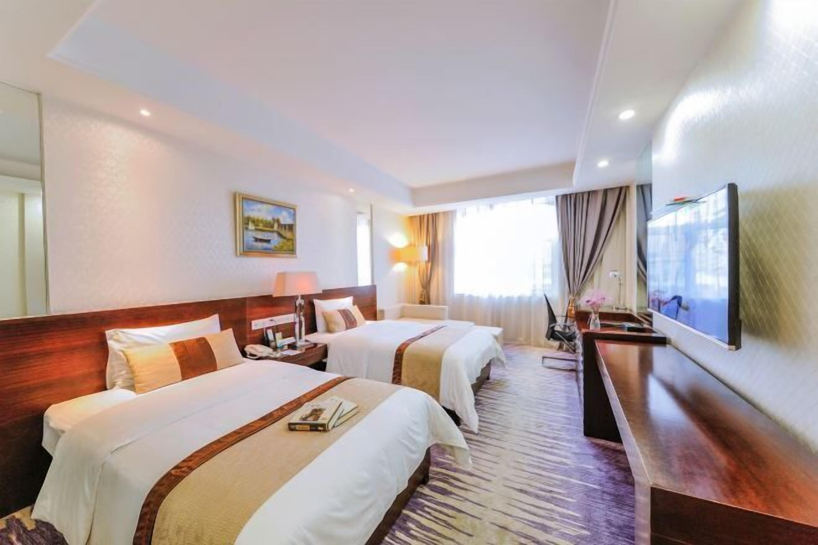 Minibar, in-room safe, alarm clocks