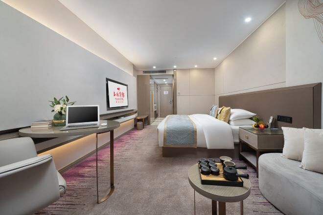 Minibar, két bảo mật tại phòng, đồng hồ báo thức 