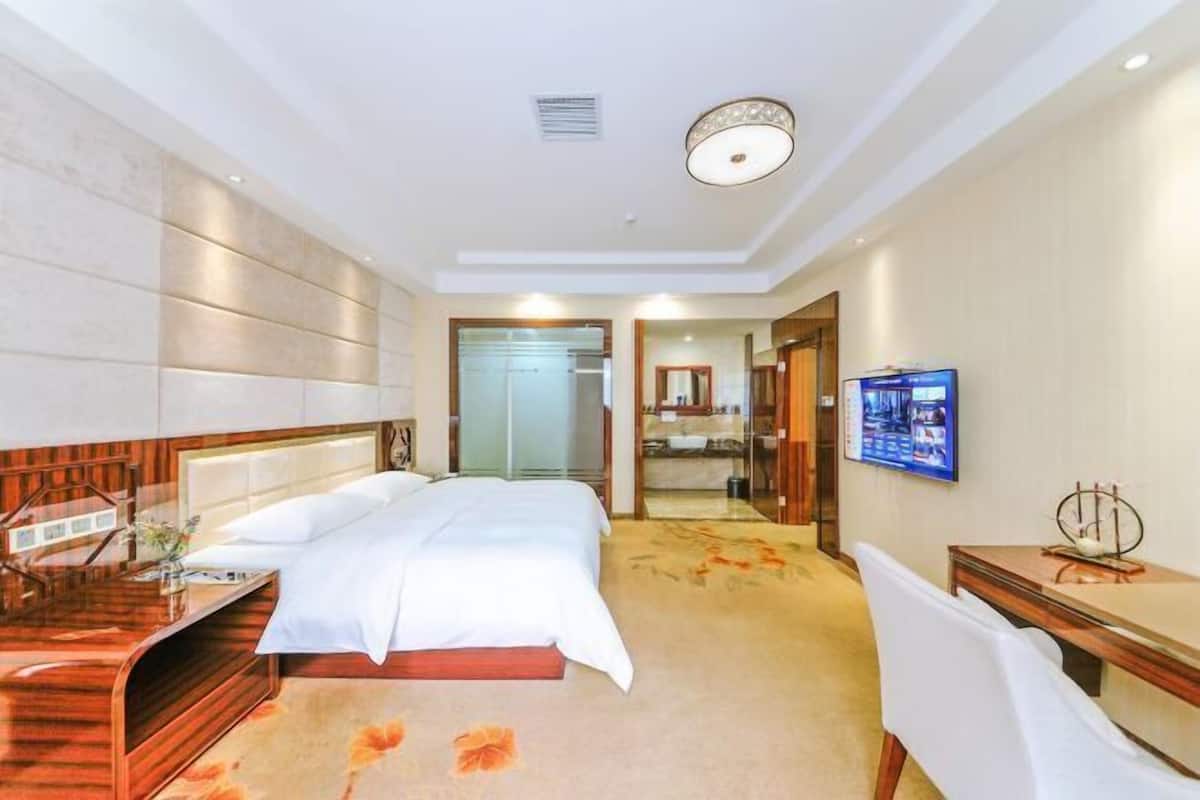 Minibar, caja de seguridad en la habitación y despertador