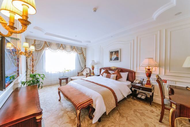 Minibar, két bảo mật tại phòng, đồng hồ báo thức 