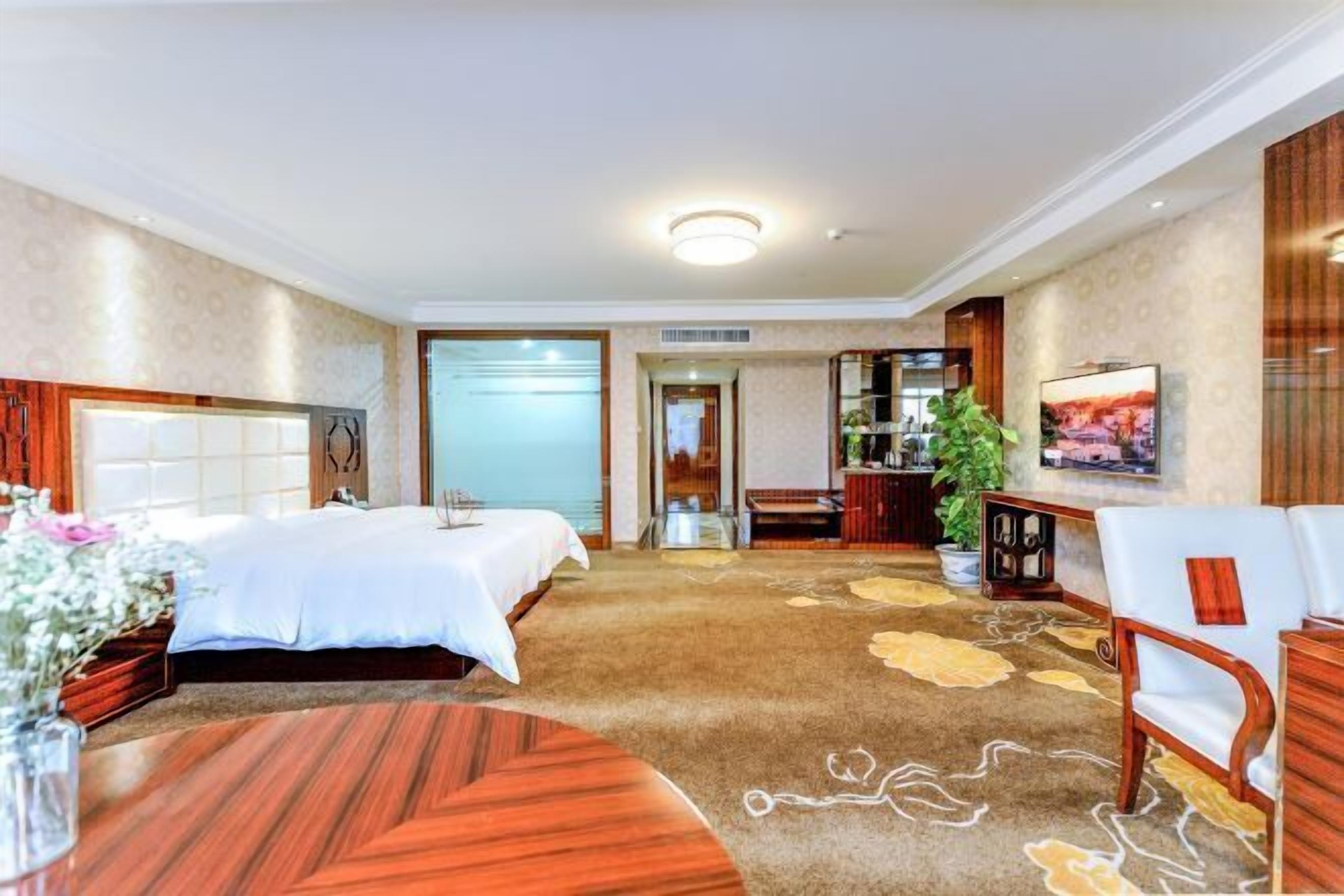 Minibar, in-room safe, alarm clocks