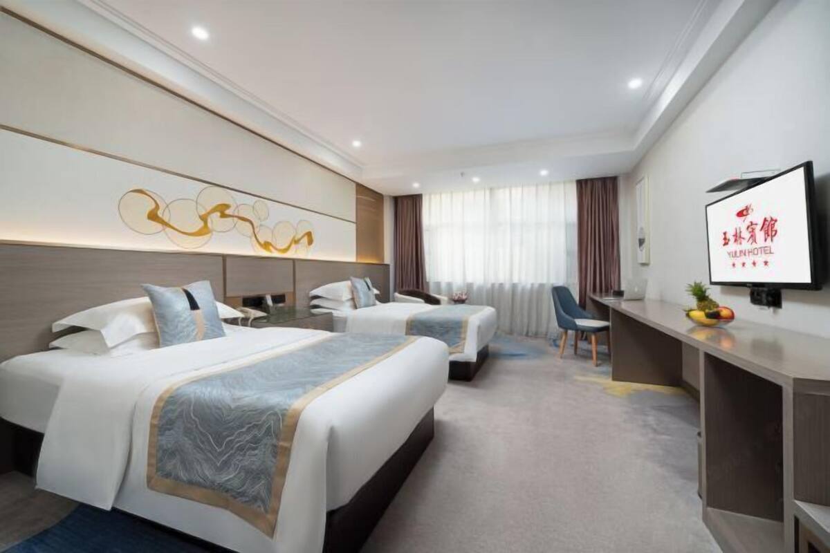 Minibar, caja de seguridad en la habitación y despertador