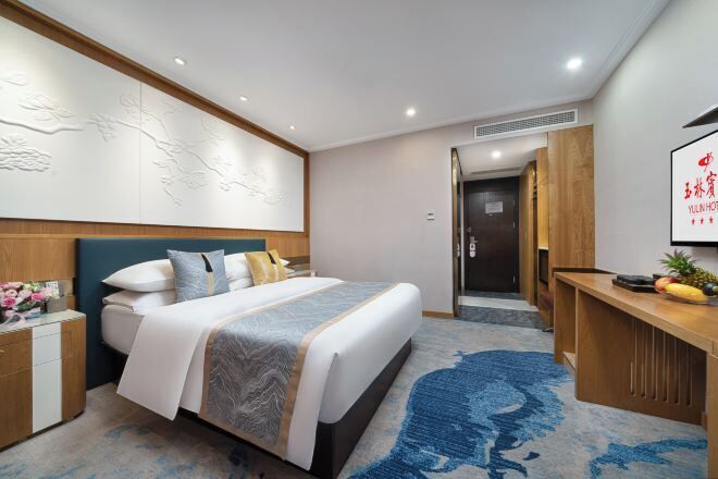 Minibar, két bảo mật tại phòng, đồng hồ báo thức 