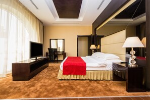 Royal Suite | Minibar, in-room safe, desk, soundproofing - Nehal Hotel (Abu Dhabi)