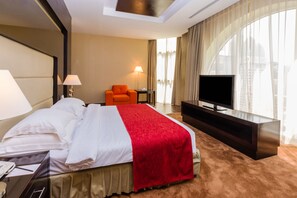 Royal Suite | Minibar, in-room safe, desk, soundproofing - Nehal Hotel (Abu Dhabi)