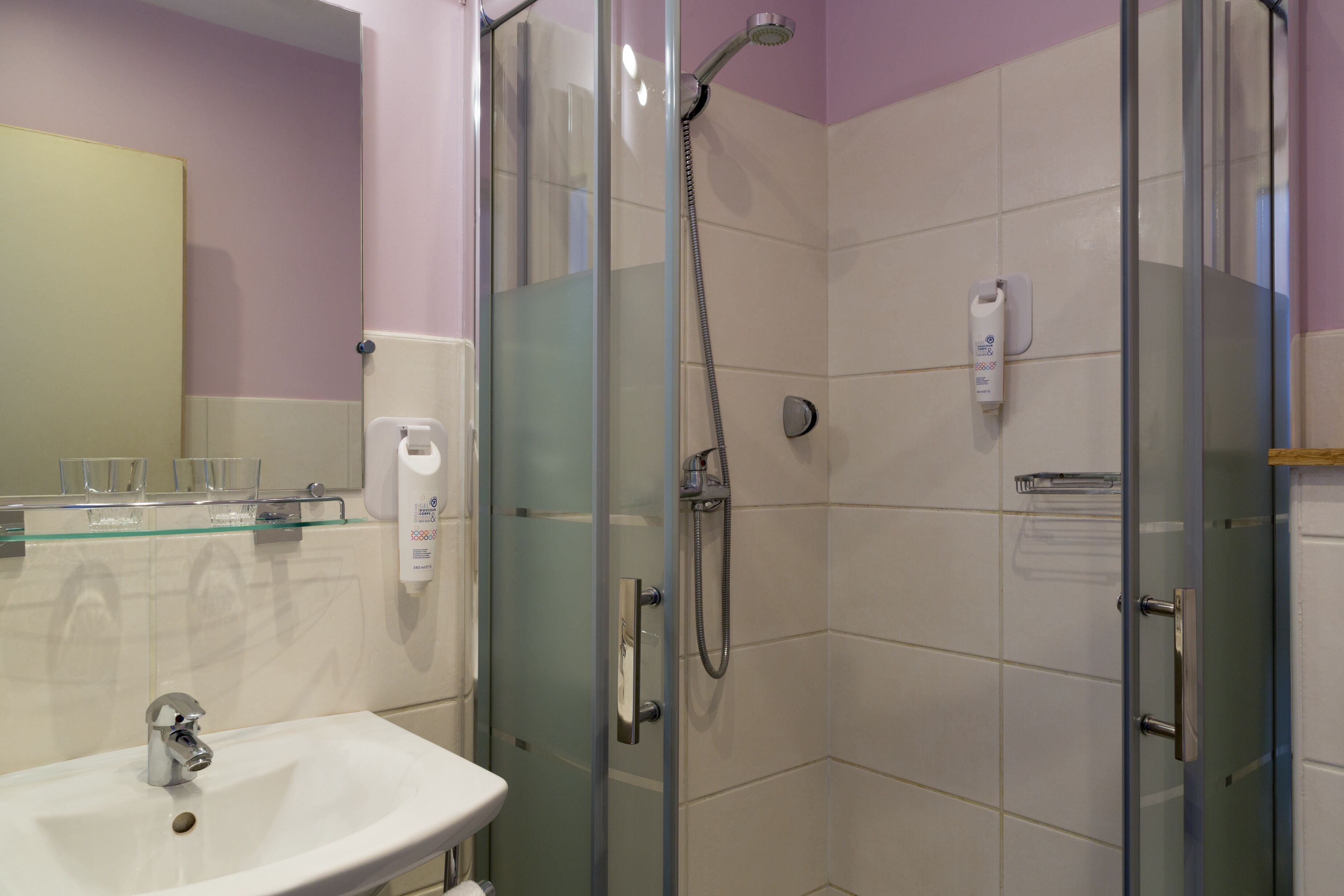 double room | bathroom shower