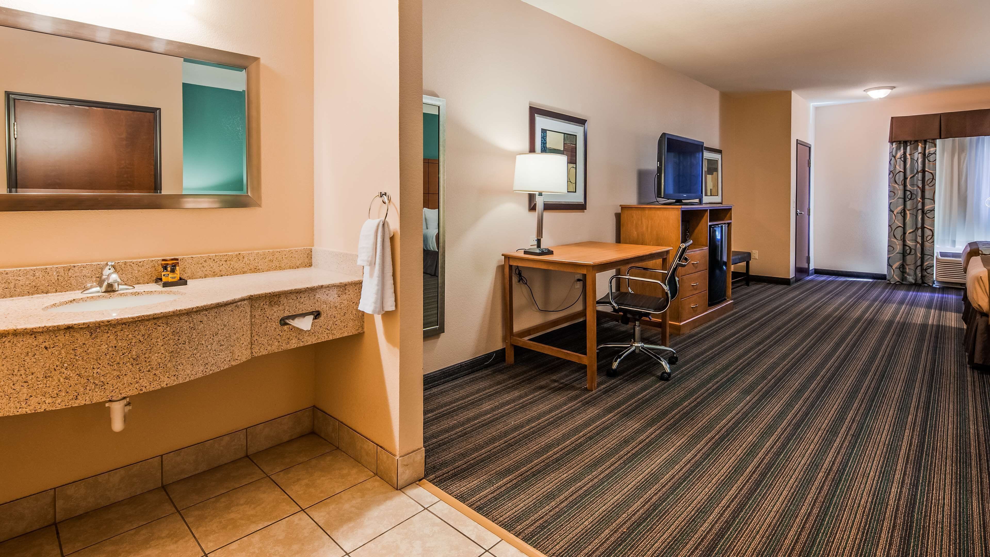suite, 2 queen beds, non smoking, refrigerator & microwave | premium bedding, pillow-top beds, in-room safe, desk