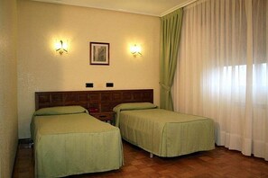 Schreibtisch, kostenloses WLAN, Rollstuhlgeeignet