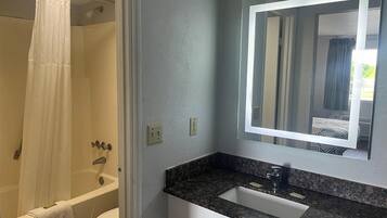 Combinazione doccia/vasca, set di cortesia gratuito, asciugamani