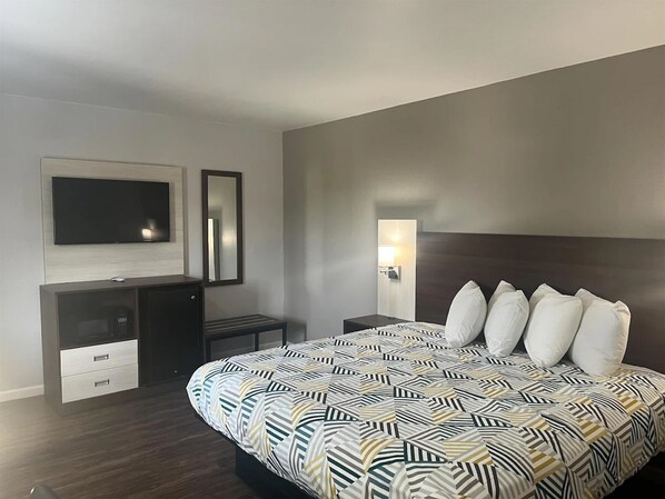 Escritorio, wifi gratis, ropa de cama