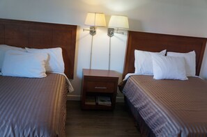 Standard Room, 2 Double Beds | Desk, free WiFi, bed sheets - Westward Inn & Suites (Langley)