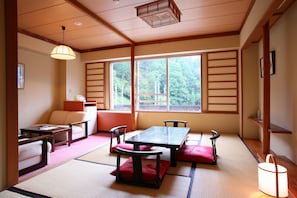 Tavanomainen huone (Japanese Style) | Oleskelualue | Taulutelevisio