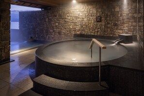 Indoor spa tub - Toya Sun Palace Resort & Spa (Sobetsu)