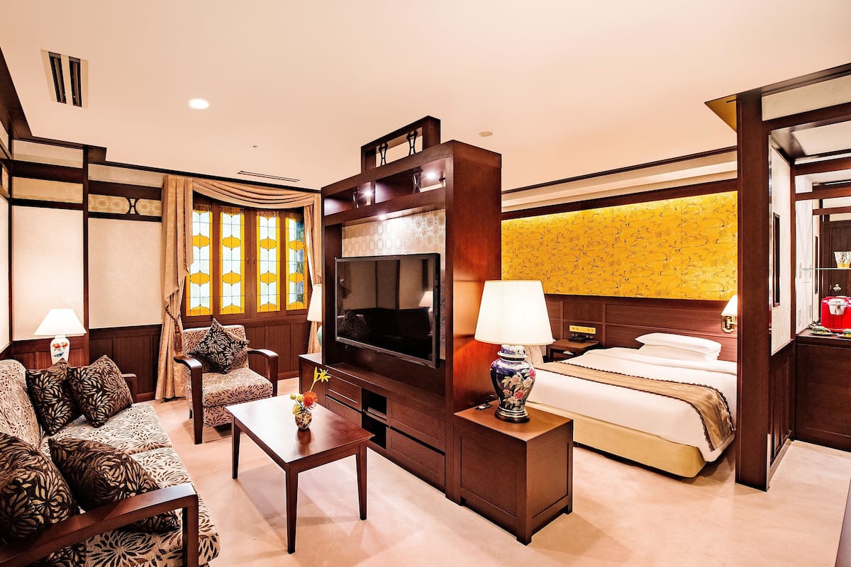 Junior Suite Room, Non Smoking | Premium bedding, down comforters, in-room safe, desk