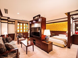 小型双床房, 无烟房 | 高档床上用品、羽绒被、客房内保险箱、办公桌