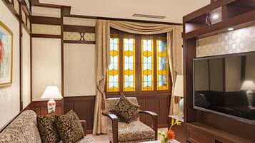 Junior Suite Room, Non Smoking | Premium bedding, down comforters, in-room safe, desk