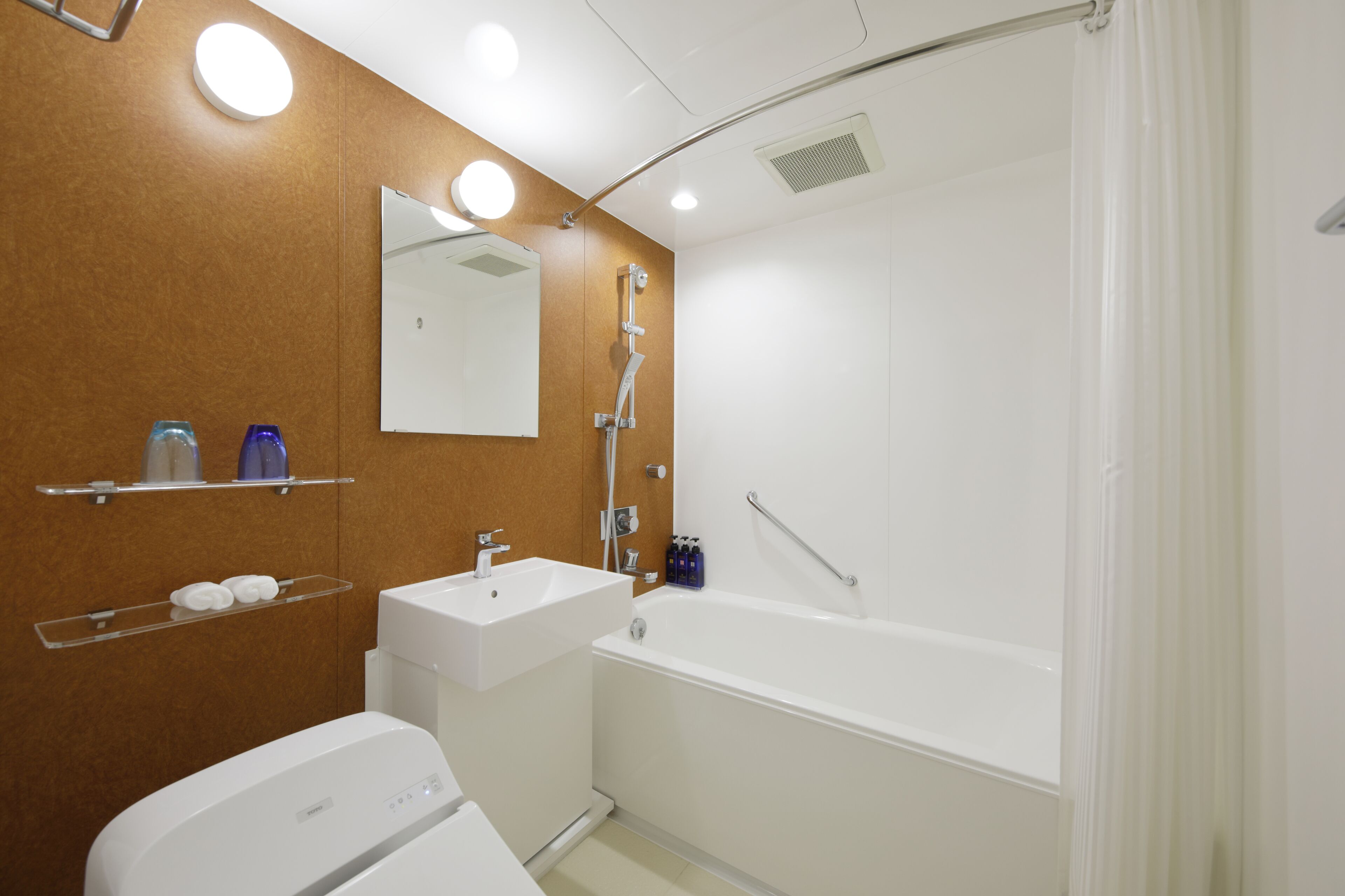 combined shower/bathtub, free toiletries, hair dryer, bathrobes