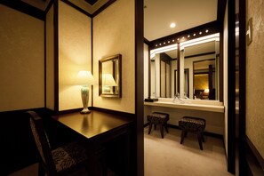 Junior Suite Room, Non Smoking | Premium bedding, down duvets, in-room safe, desk - Kanazawa Hakuchoro Hotel Sanraku (Kanazawa)