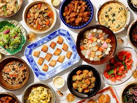 Daily buffet breakfast (JPY 3200 per person)