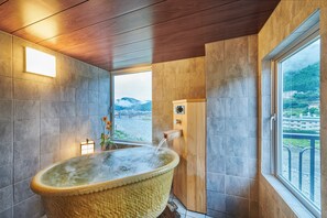 客房, 非吸煙房 (Ariake, Natural hot spring) | 浴室 | 拖鞋、免治馬桶、毛巾