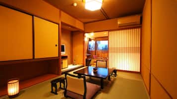 传统客房 (7.5 tatami mats, 3 futon, no bath)