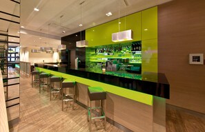 Bar (trong khuôn viên)