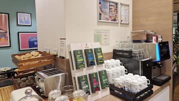 Petit déjeuner buffet servi tous les jours en supplément