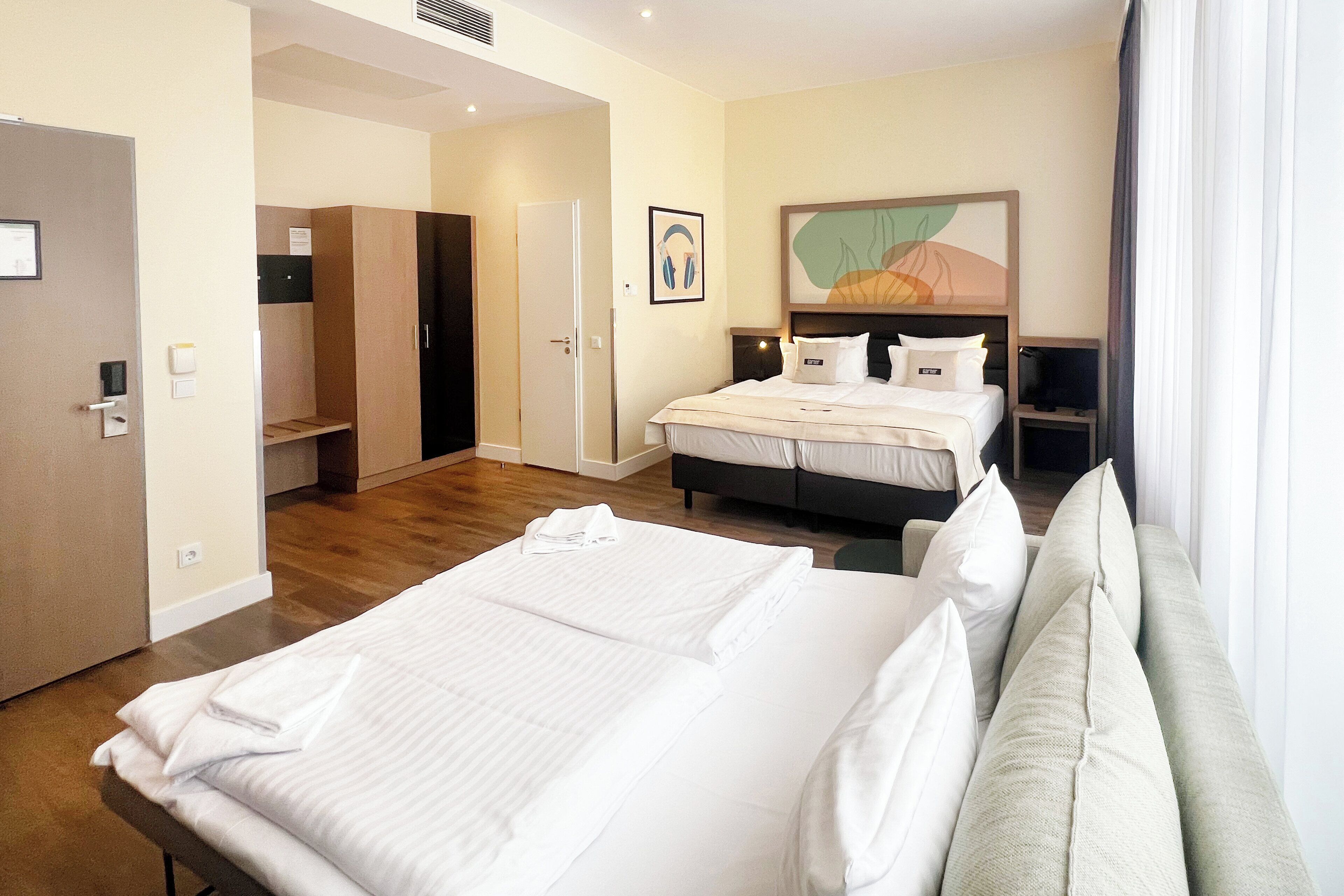 Ylelliset vuodevaatteet, pillowtop-patjalliset sängyt