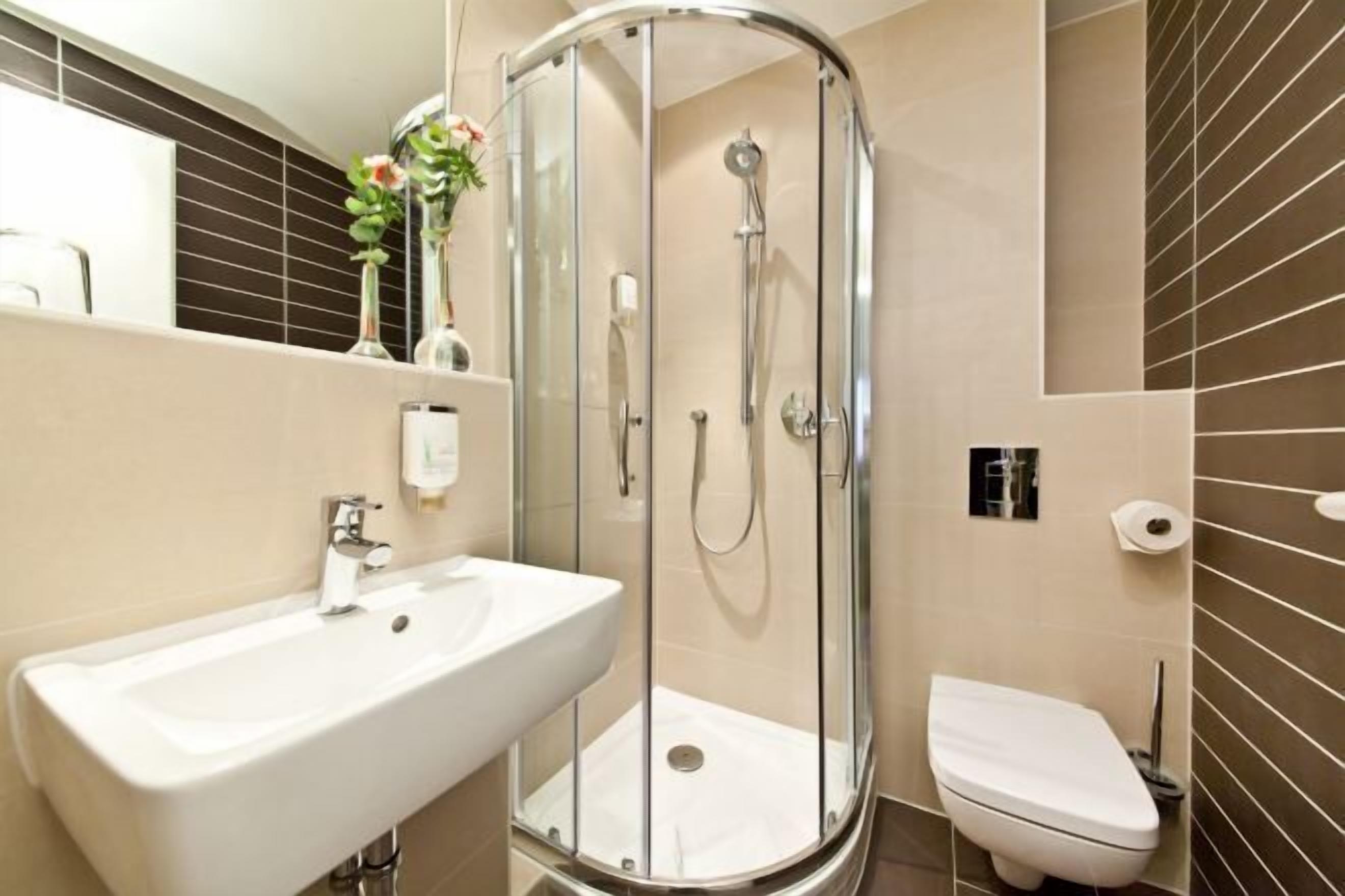 Bathroom | Shower, free toiletries, hair dryer, towels