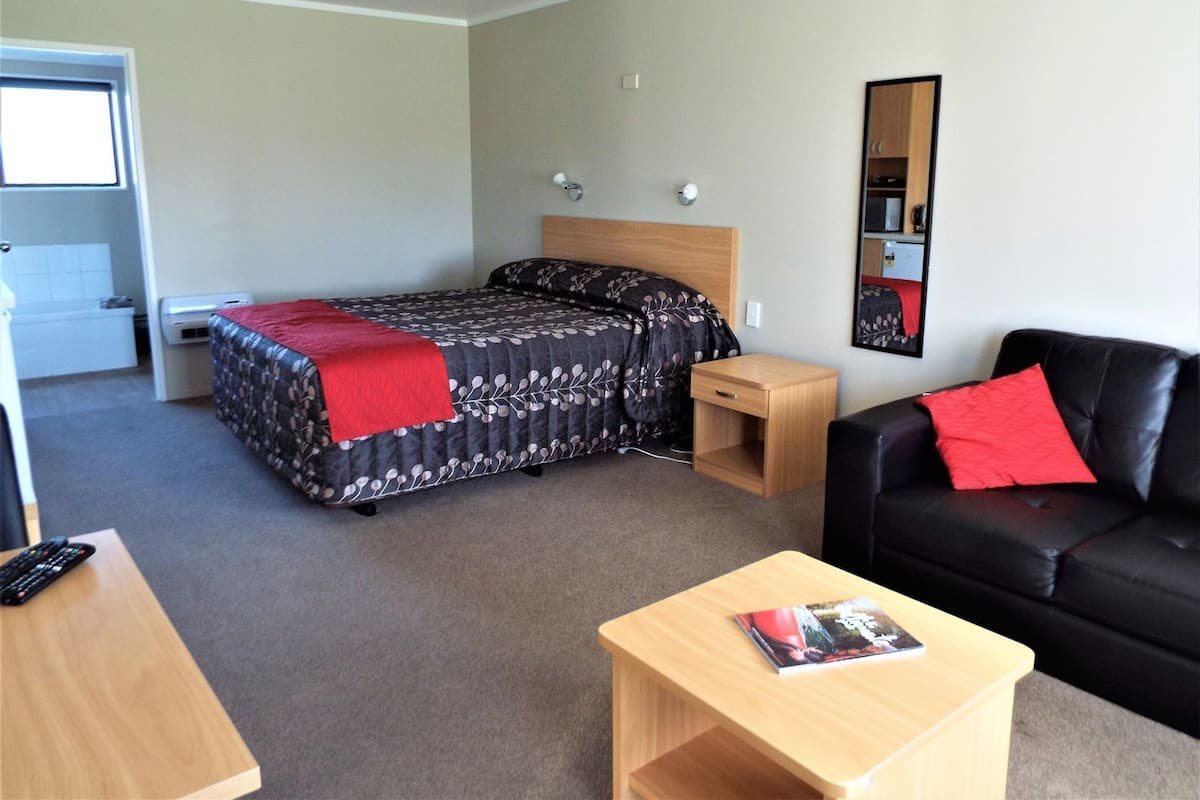 In-room safe, desk, free WiFi, bed sheets