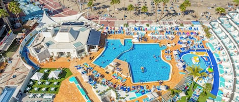 Outdoor pool, pool umbrellas, sun loungers