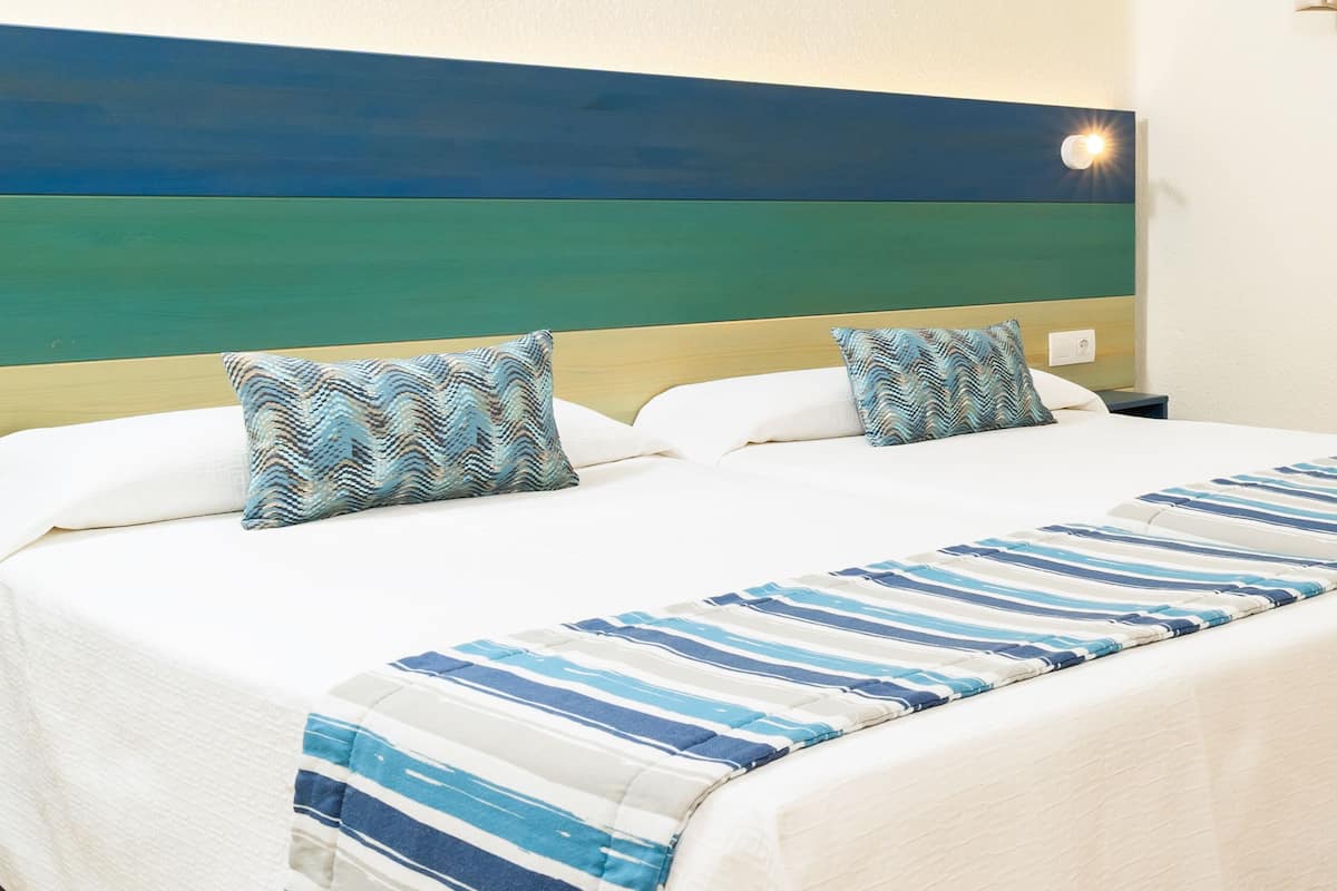 1 bedroom, in-room safe, free cribs/infant beds, free WiFi