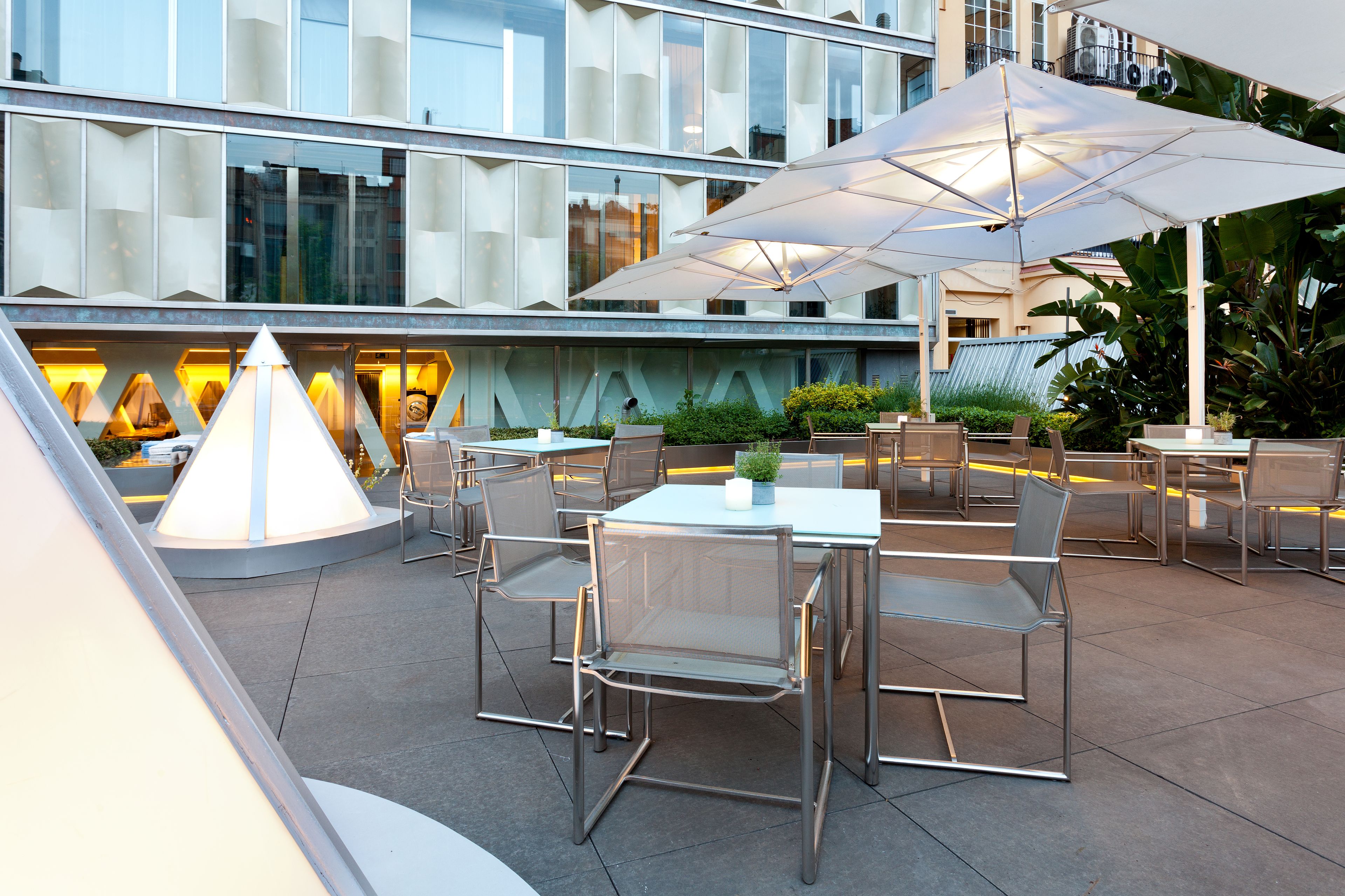 Daily buffet breakfast (EUR 19 per person)