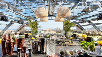 Bar på takterrassen, uteservering, öppet alla dagar