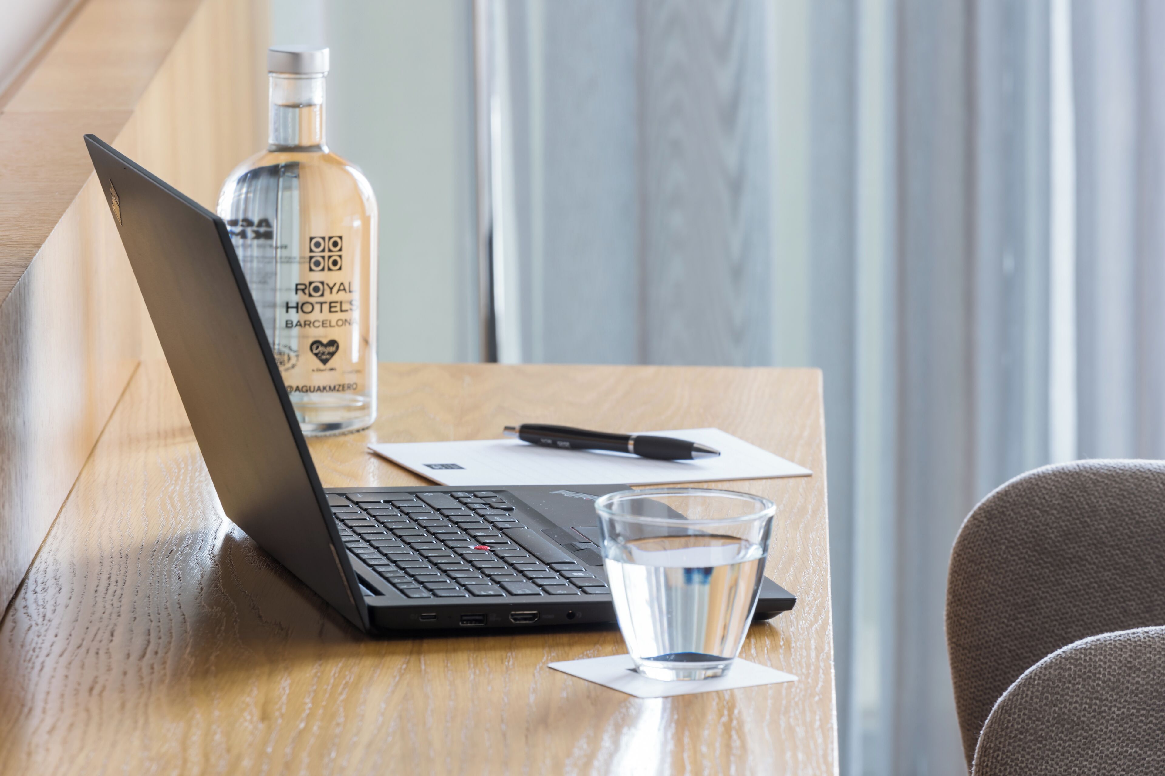 comfort room | down duvets, minibar, in-room safe, desk