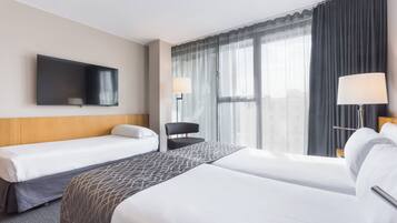 Superior kamer, 1 twee- of 2 eenpersoonsbedden (Extra bed) | Donzen dekbedden, een minibar, een kluis op de kamer, een bureau