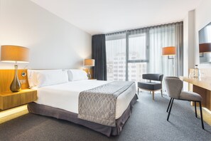 Daunenbettdecken, Minibar, Zimmersafe, Schreibtisch