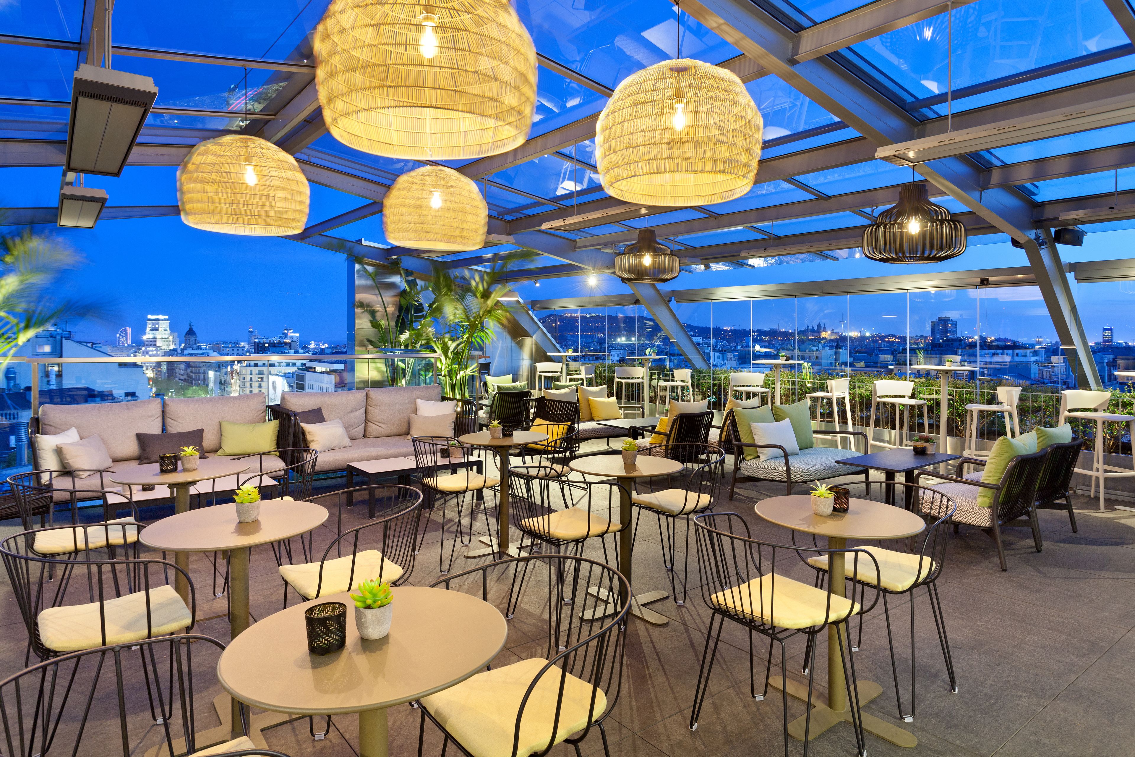 Bar met dakterras, buitendiner, dagelijks geopend